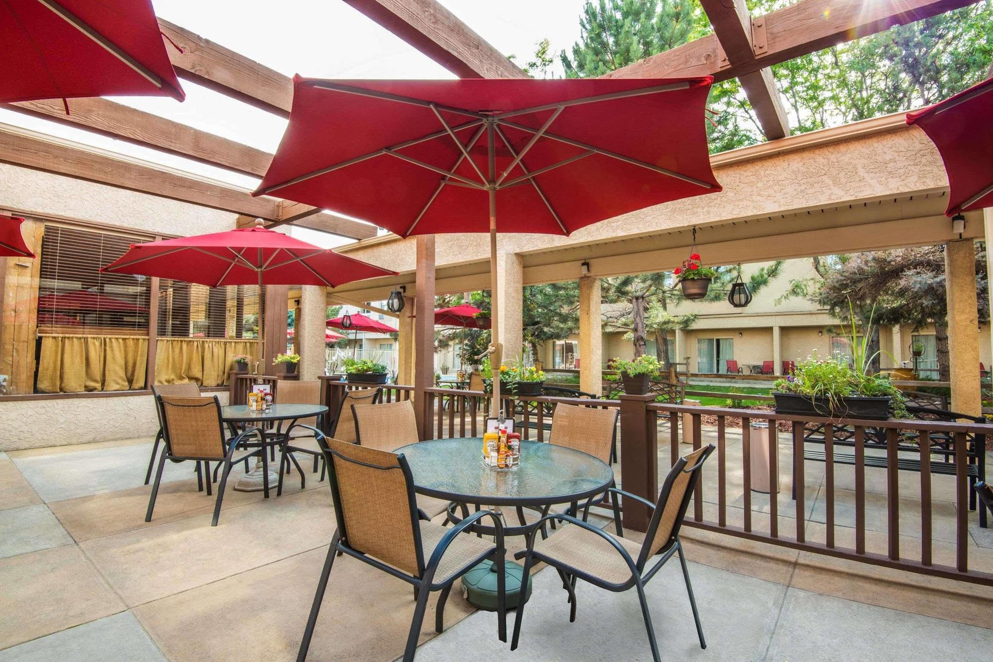 Ramada By Wyndham Denver Downtown Екстер'єр фото