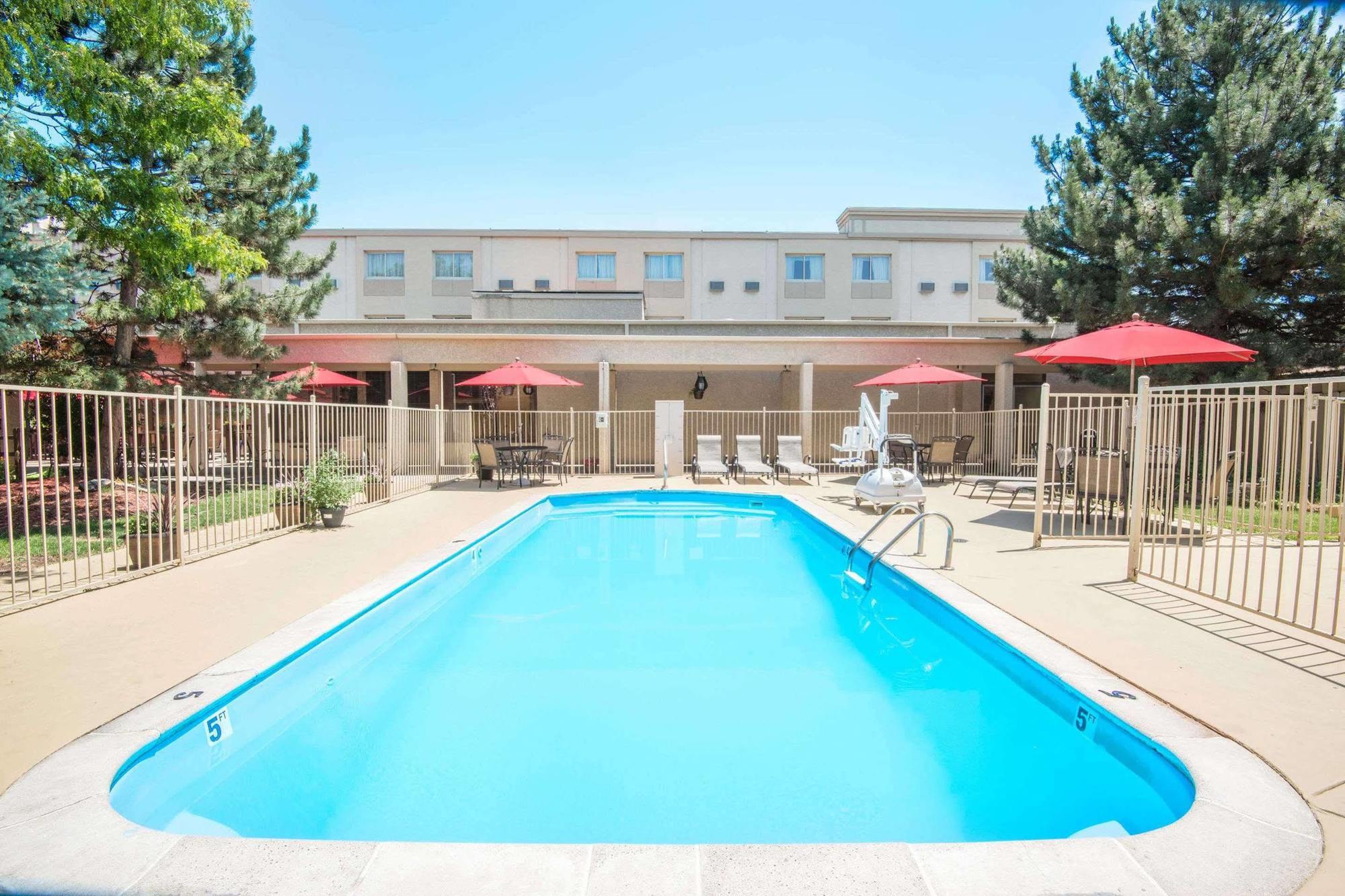 Ramada By Wyndham Denver Downtown Екстер'єр фото