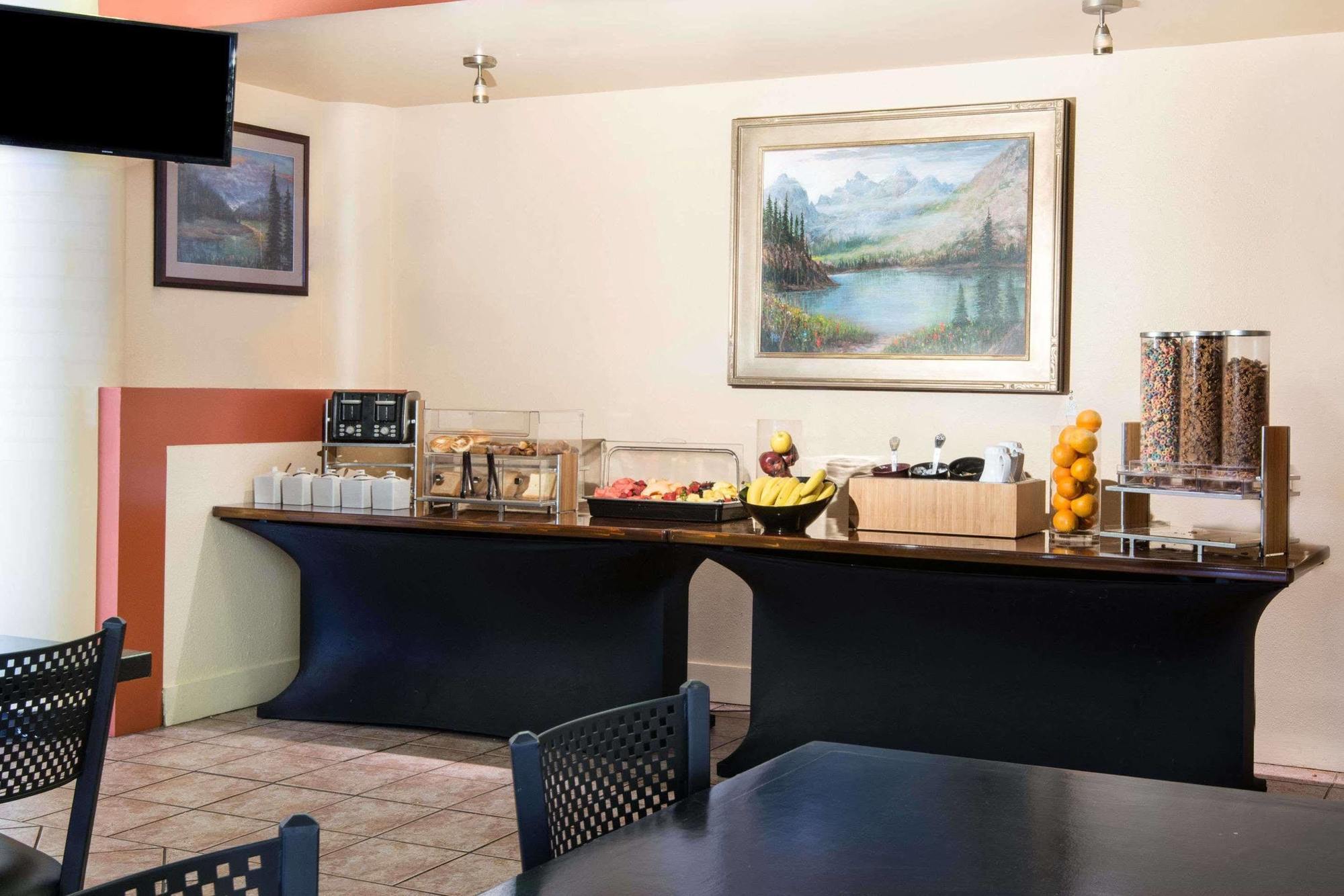 Ramada By Wyndham Denver Downtown Екстер'єр фото